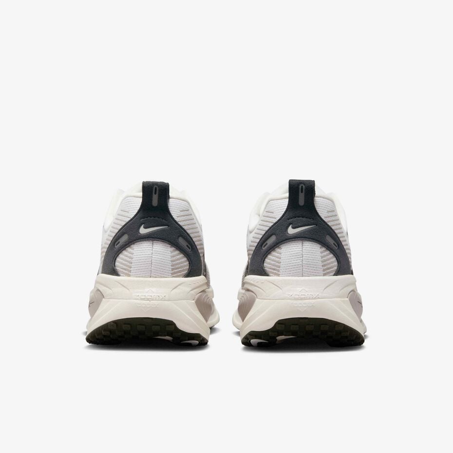 Nike Vomero 18 Road Running Shoes